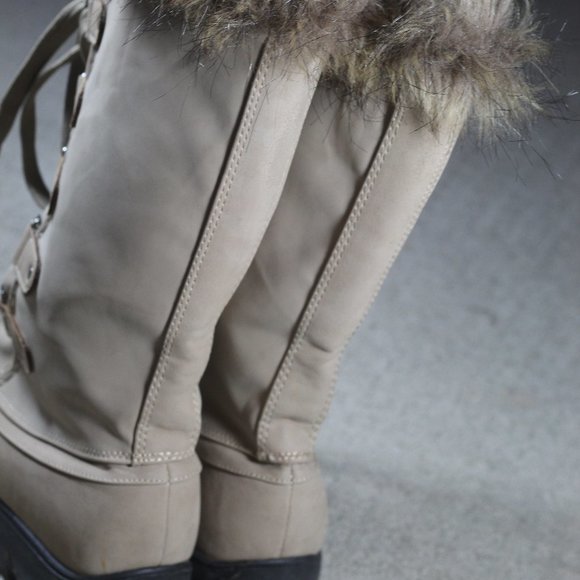 Chase + Chloe Size 7.5 Fur Trimmed Tan Lace Up Boots - Picture 5 of 6